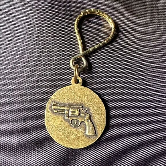 Vintage Brass Smith and Wesson Revolver Charm Keychain Key fob NIP - Picture 1 of 7